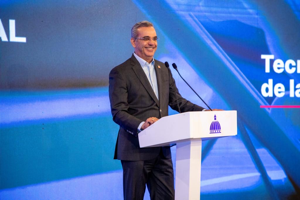 Presidente Luis Abinader informa implementa tecnología aplicada en educación básica para avanzar en ciencias, matemáticas y artes