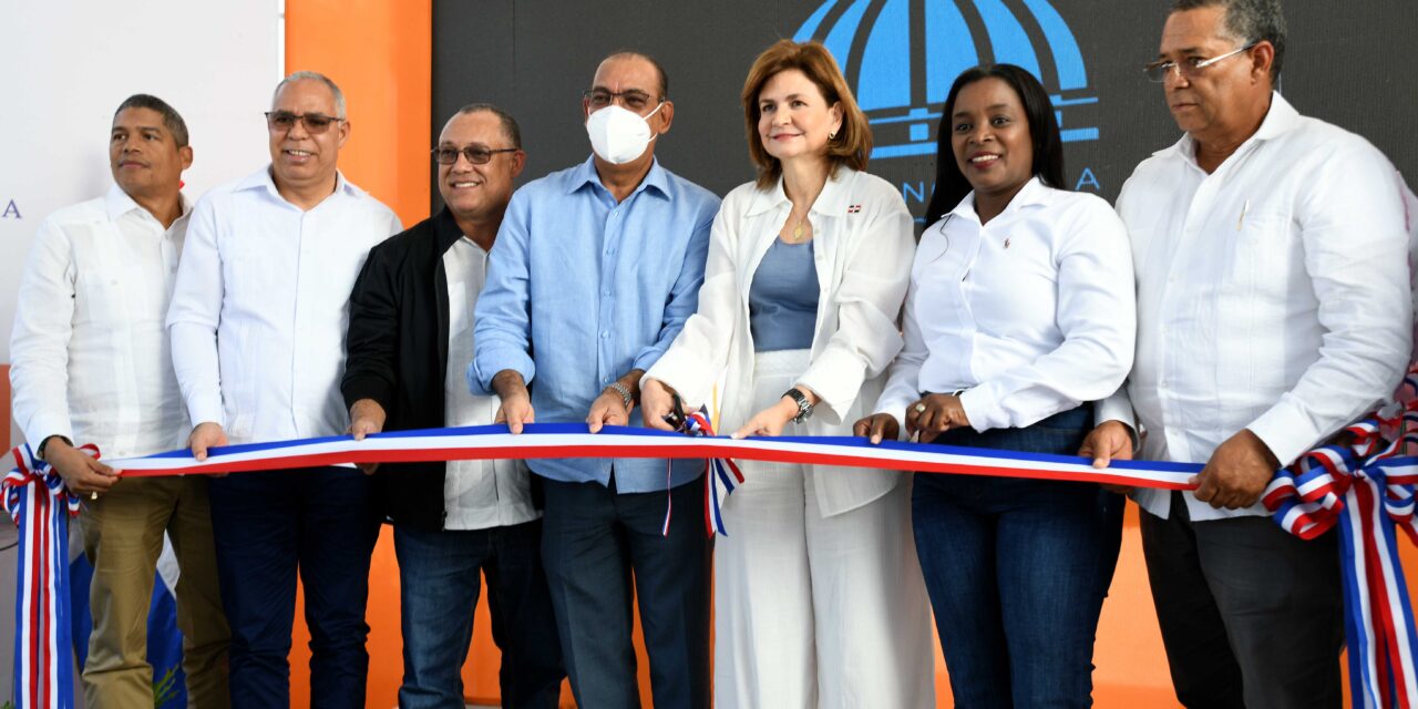 Gobierno entrega carretera y calles asfaltadas en Guayajayuco con una inversión de superior a RD$83 MM