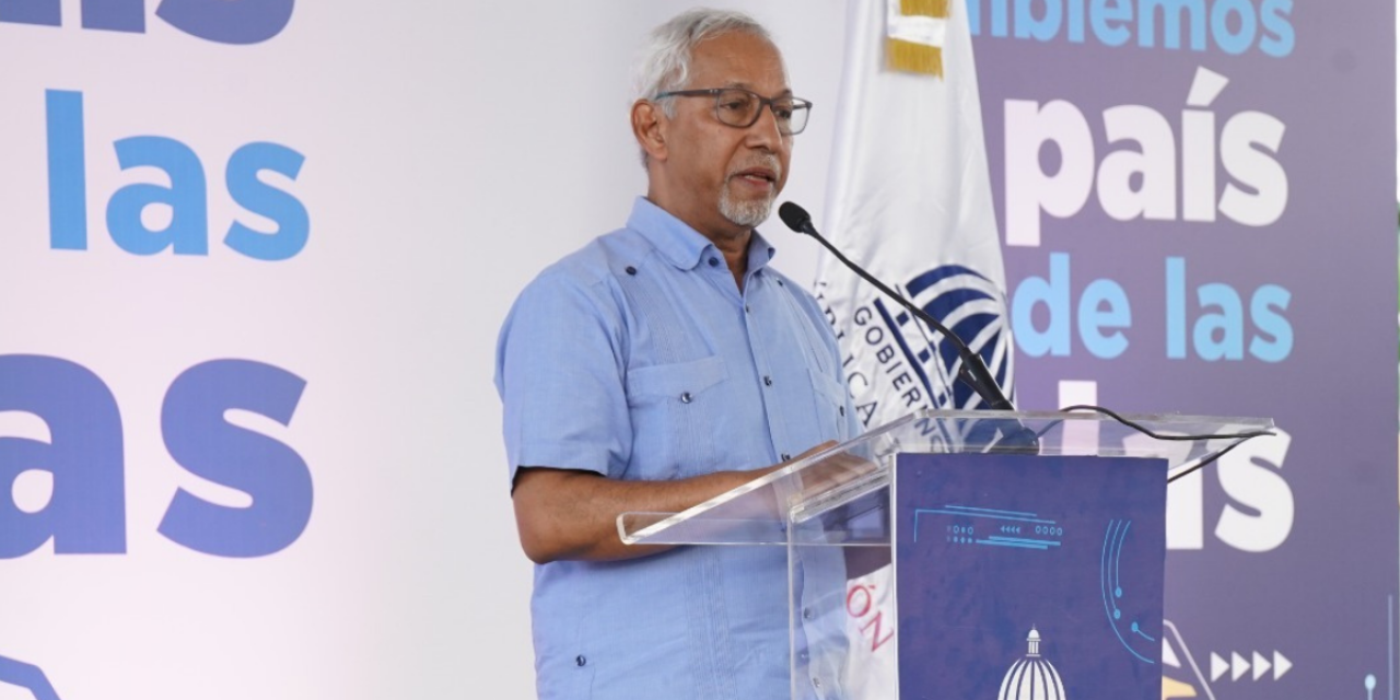 Ministro Hernández reitera importancia del proyecto “Escuelas abiertas y activas” para la integración de la familia a la escuela