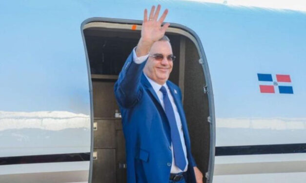 Abinader sale rumbo a EEUU para participar en conferencia anual de la CAF