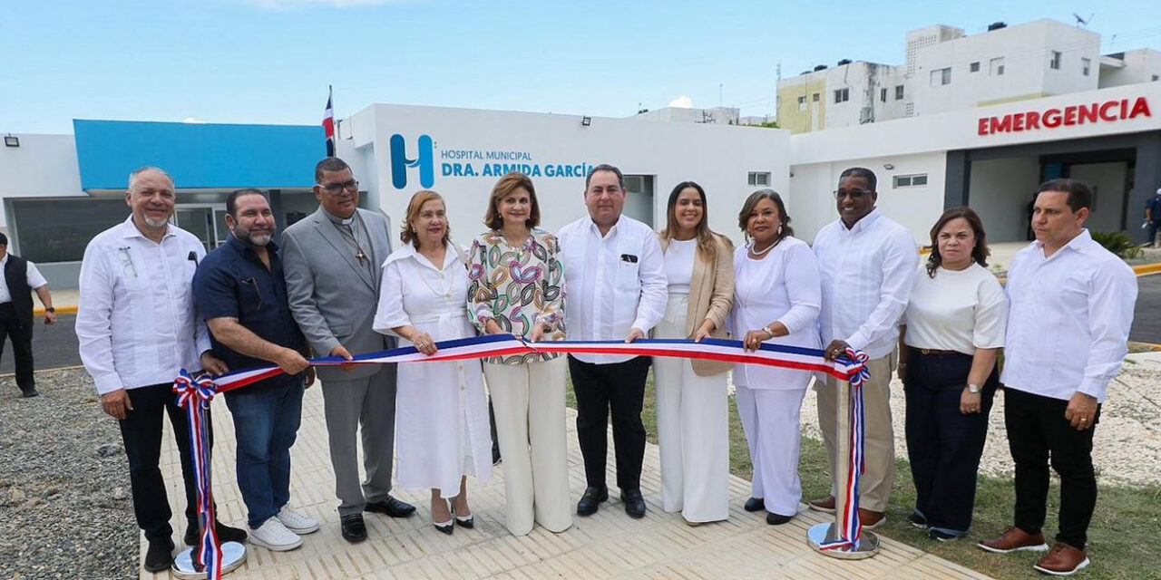 Vicepresidenta Raquel Peña entrega centro hospitalario y da palazo para ampliación del Morillo King en La Vega