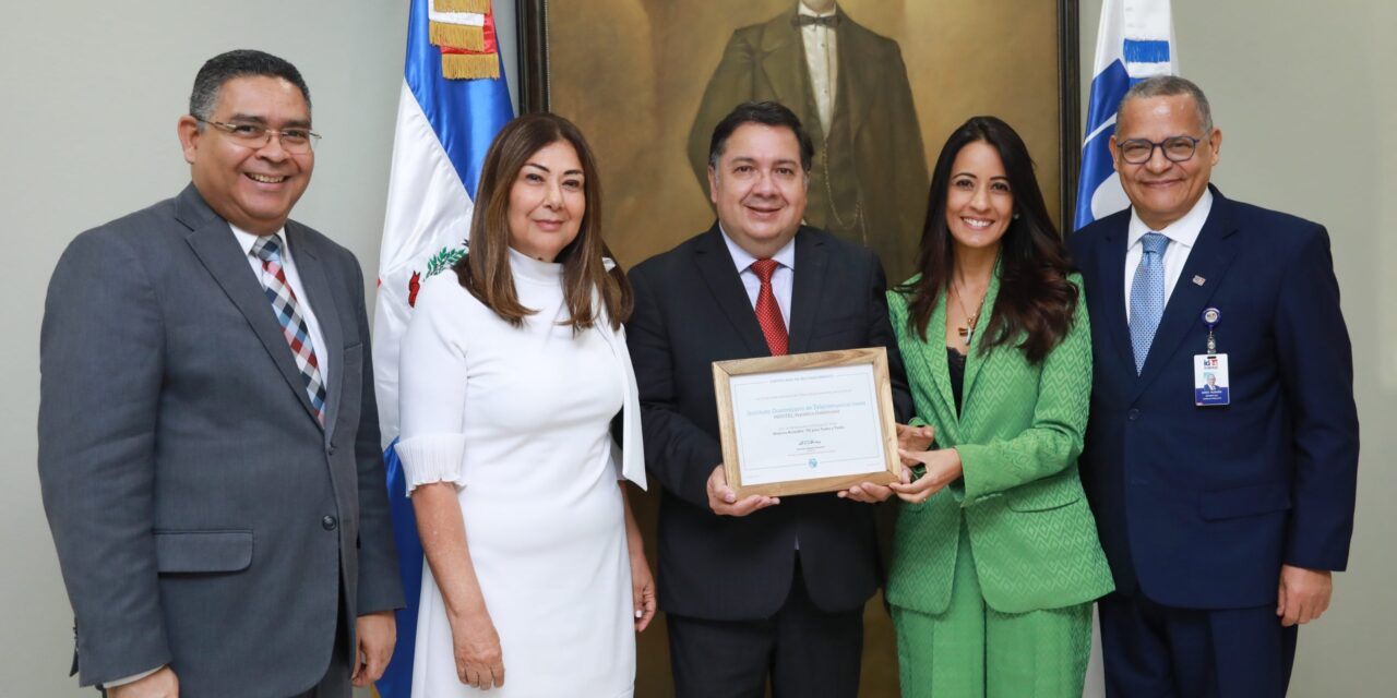 Indotel recibe reconocimiento de la UIT por su labor en inclusión digital