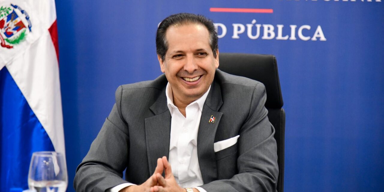 Víctor Atallah viajó este domingo a Washington para participar en el 61° Consejo Directivo de la OPS