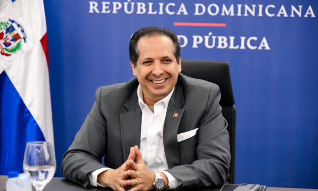 Víctor Atallah viajó este domingo a Washington para participar en el 61° Consejo Directivo de la OPS