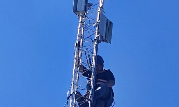 Indotel clausura emisora y negocio de internet ilegal en Sánchez Ramírez