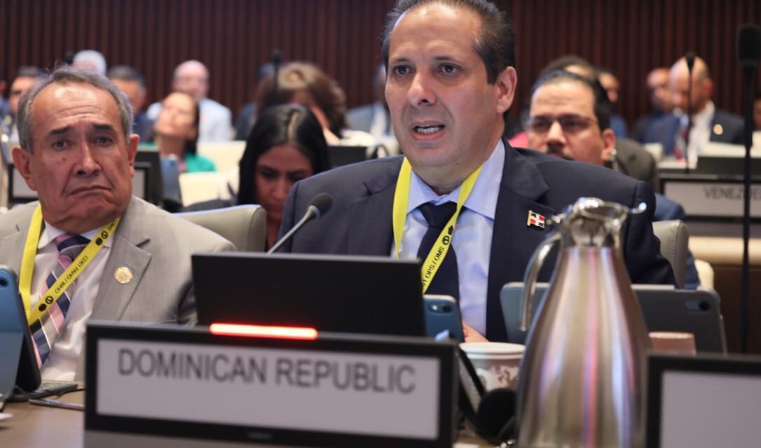 Ministro de Salud destaca apoyo a políticas de la OPS para fortalecer sector salud en torno al cambio climático