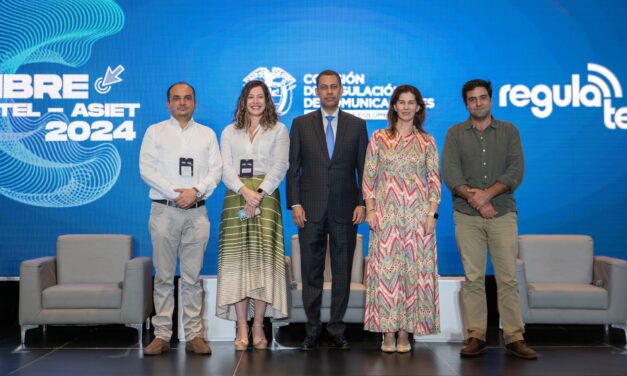 Presidente del INDOTEL aborda retos de inclusión digital durante Cumbre Regulatel en Colombia