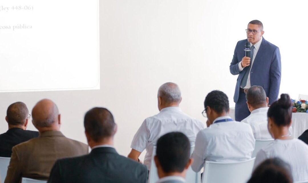 Empleados de Interior y Policía son formados sobre la corrupción y sus efectos para la sociedad