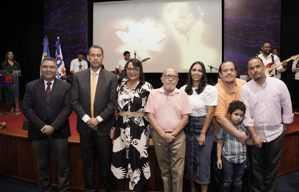 INDOTEL conmemora la trayectoria literaria de René del Risco Bermúdez