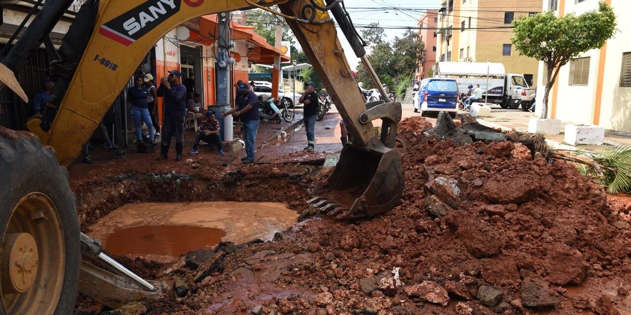 CAASD interviene avería provocada por empresa perforadora en Villa Consuelo, DN