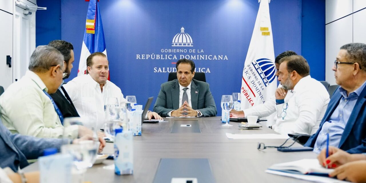 Ministros Paliza y Atallah coordinan acciones para fortalecer sistema sanitario del país
